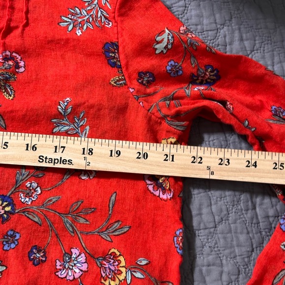 Old Navy Vibrant, Red Floral Blouse,Top Size Large - Picture 7 of 8